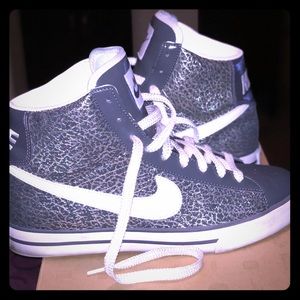 Nike’s Women’s Sweet Classic High SI Premium 👟